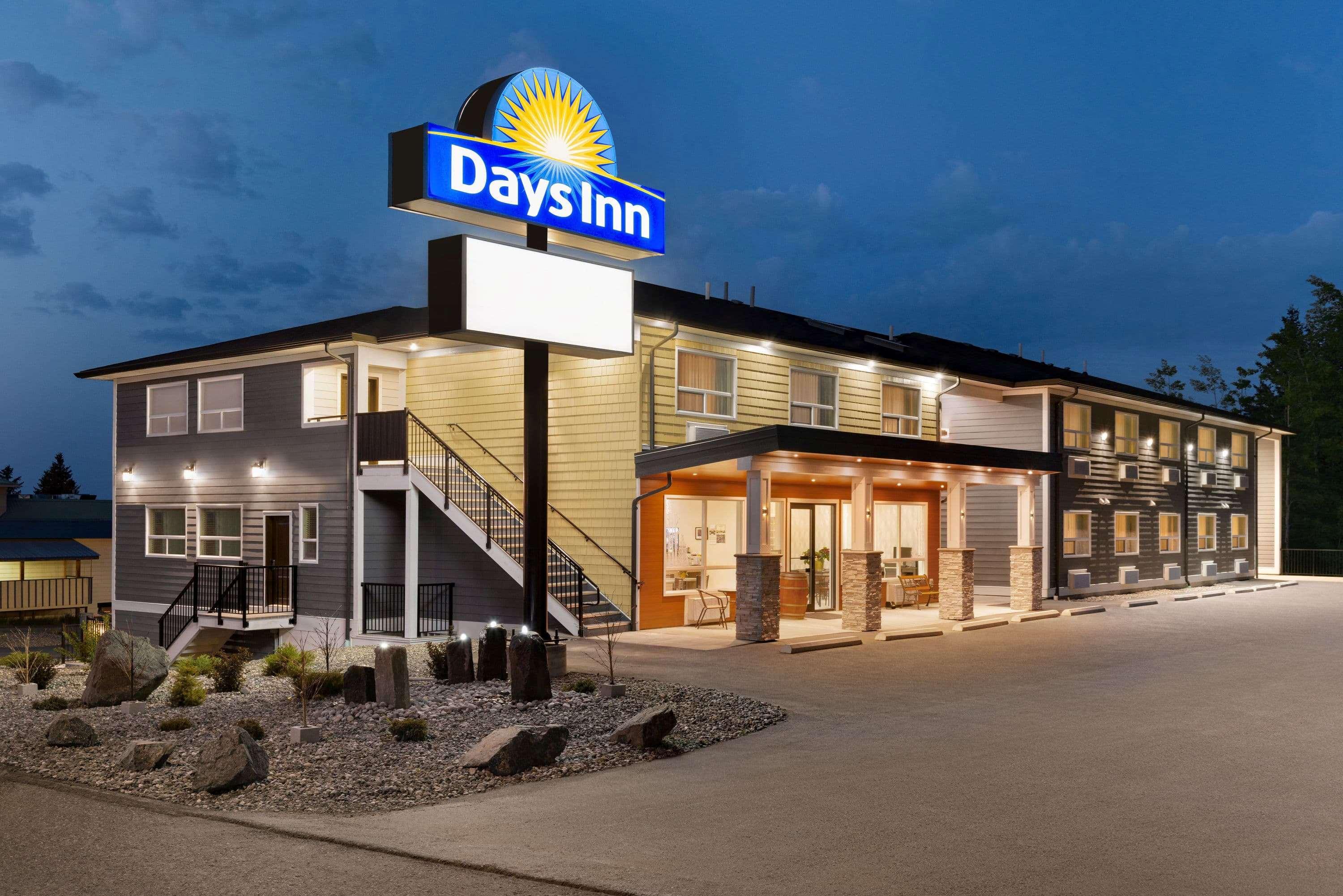 Days Inn By Wyndham 100 Mile House Exteriér fotografie