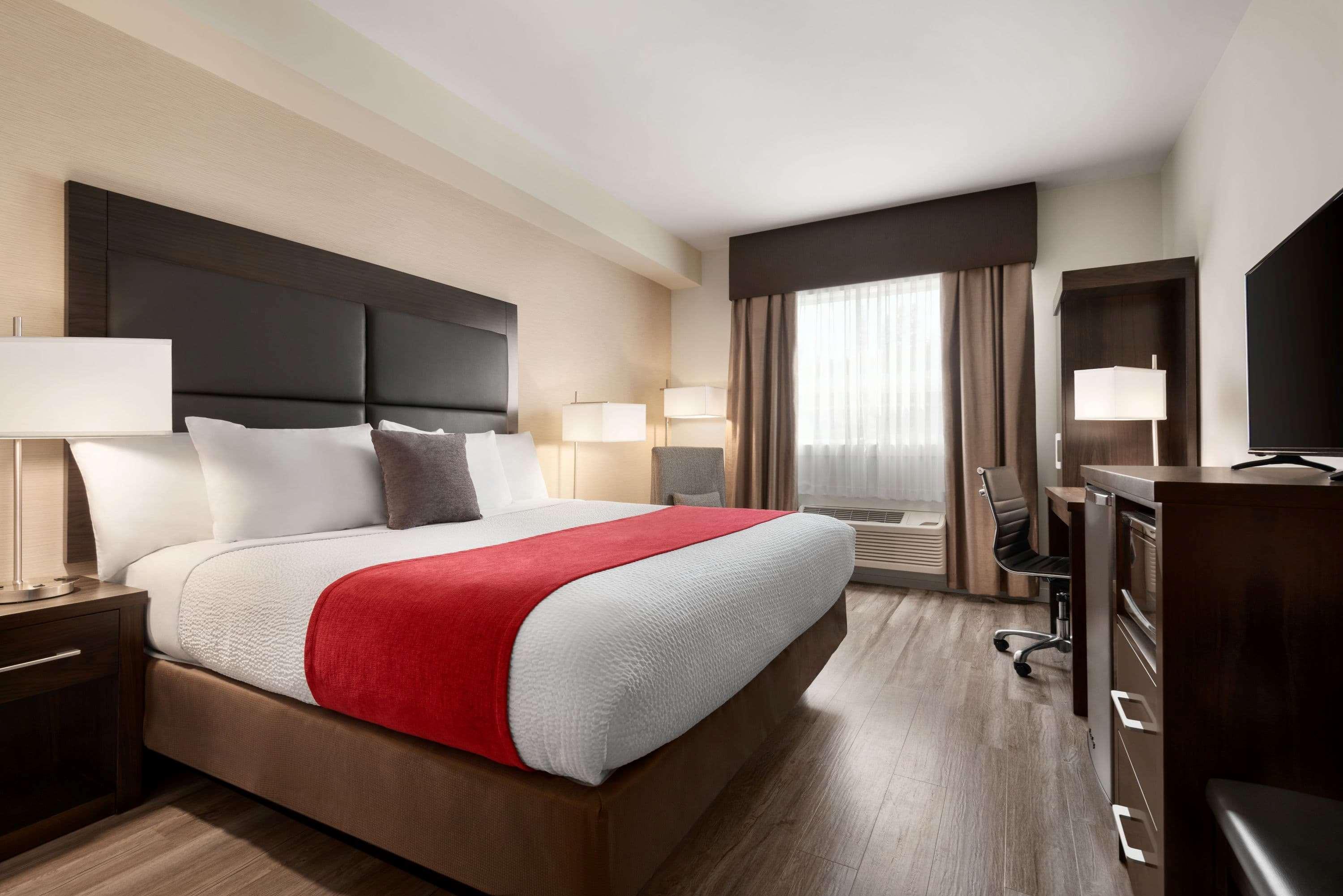 Days Inn By Wyndham 100 Mile House Exteriér fotografie